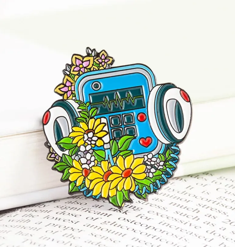 Défibrillateur avec des fleurs - Pins