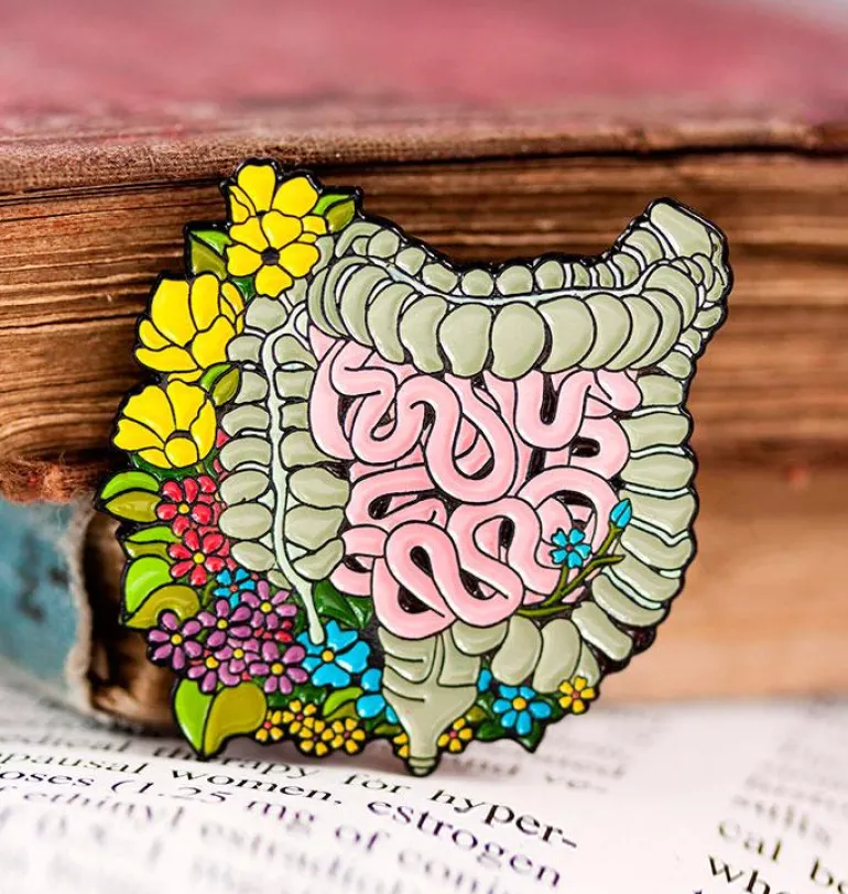 Estomac avec des fleurs - Pins