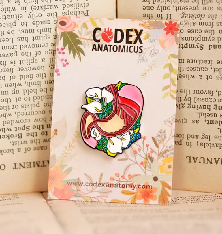 Estomac avec des fleurs - Pins