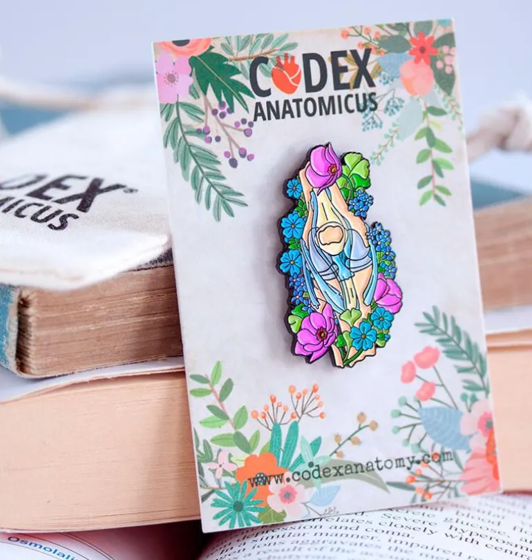 Genou avec des fleurs - Pins
