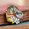 Oreille avec fleurs - Pins