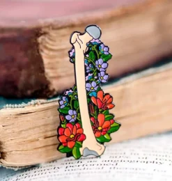 Os pelvien avec fleurs - Pins