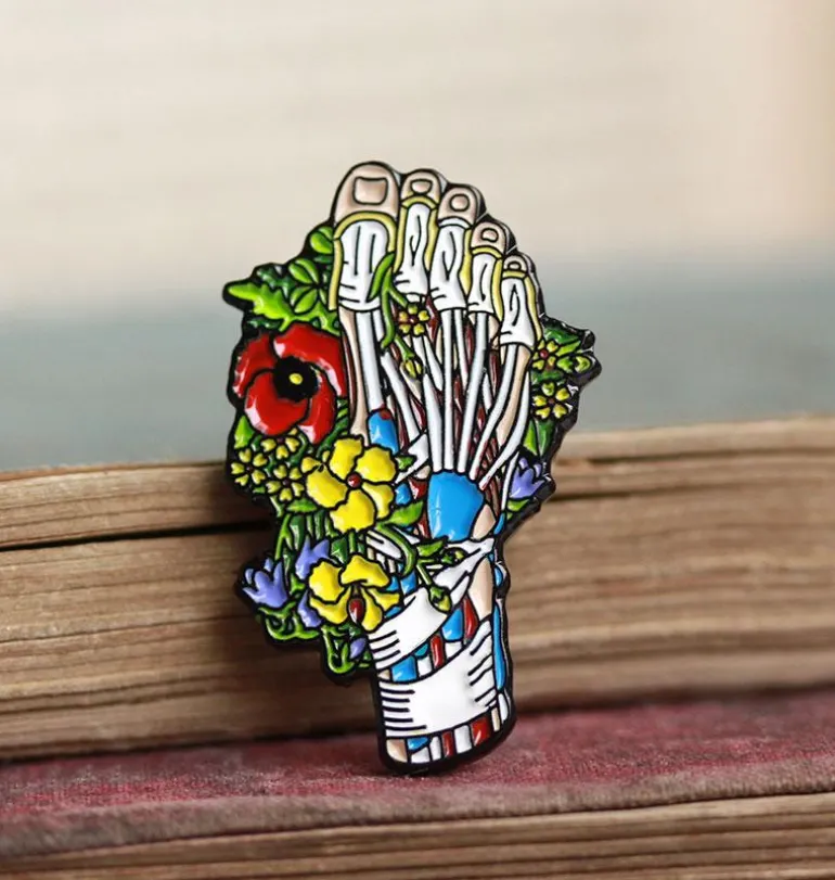 Pied avec fleurs - Pins