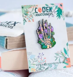 Squelette de la main avec des fleurs - Pins